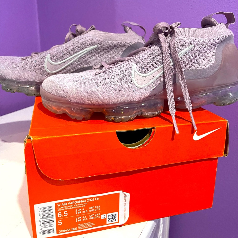 Women’s Nike Air Vapormax 2021 size 6.5